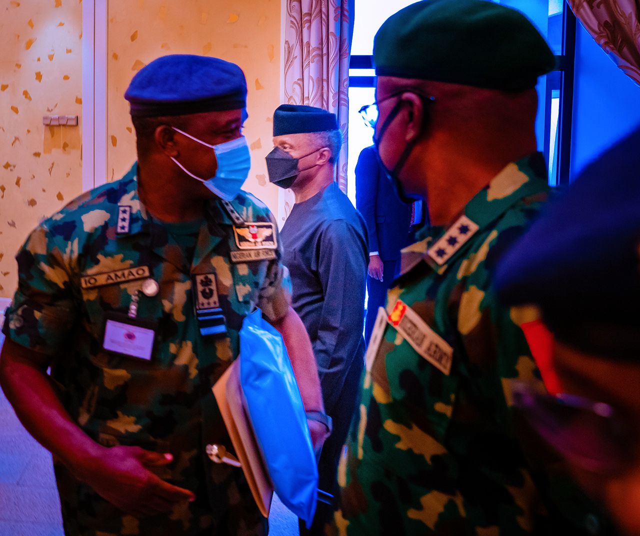 BREAKING: Buhari Receives Security Briefing From Service Chiefs [PHOTOS]