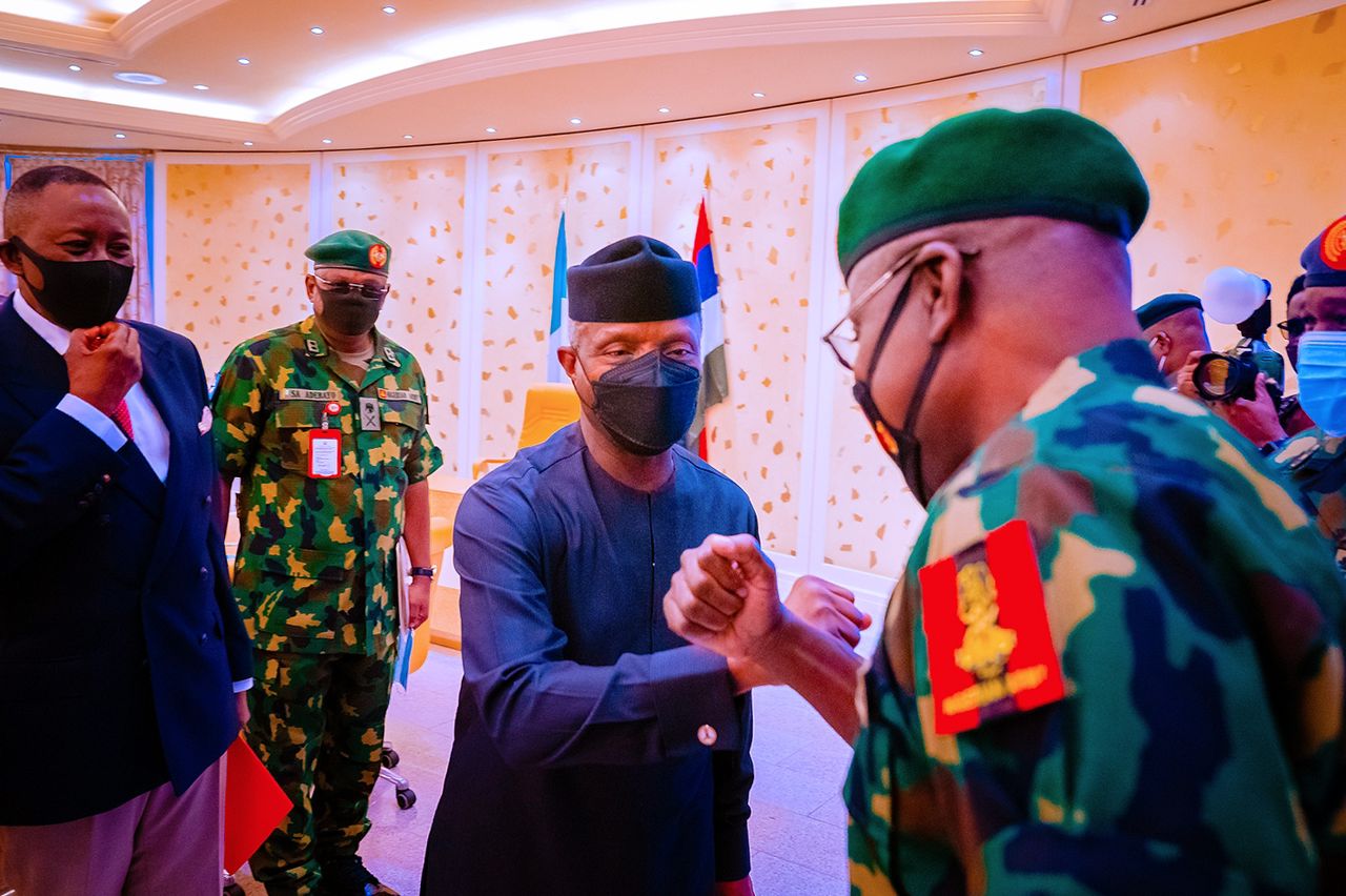 BREAKING: Buhari Receives Security Briefing From Service Chiefs  [PHOTOS]