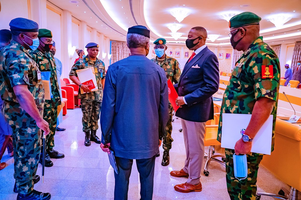 BREAKING: Buhari Receives Security Briefing From Service Chiefs  [PHOTOS]