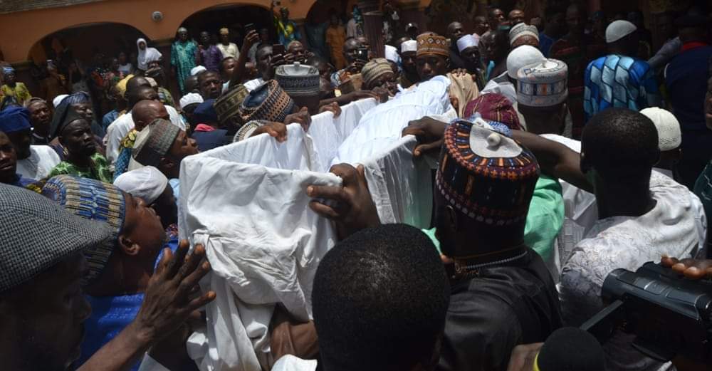 Oba Lamidi Adeyemi III, Alaafin of Oyo Burial [PHOTO] - Newsdirect