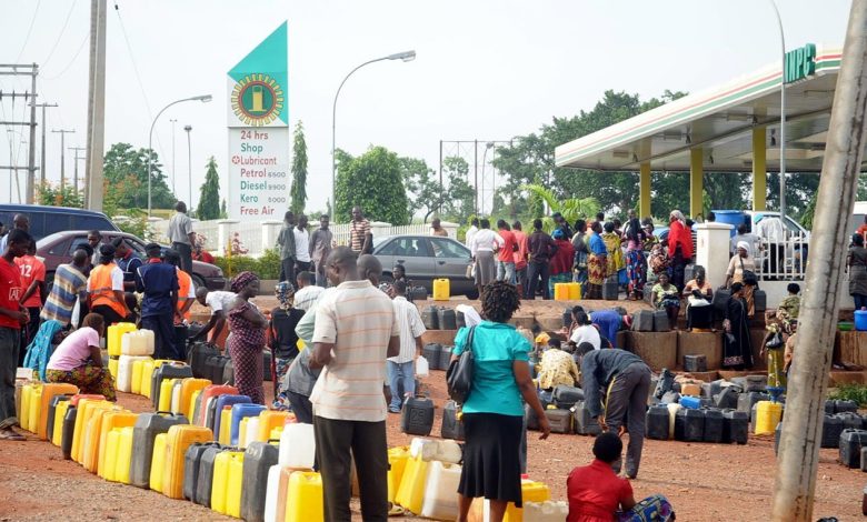 JUST IN: Nigerians Panic As Fuel Hits N1000 Per Litre