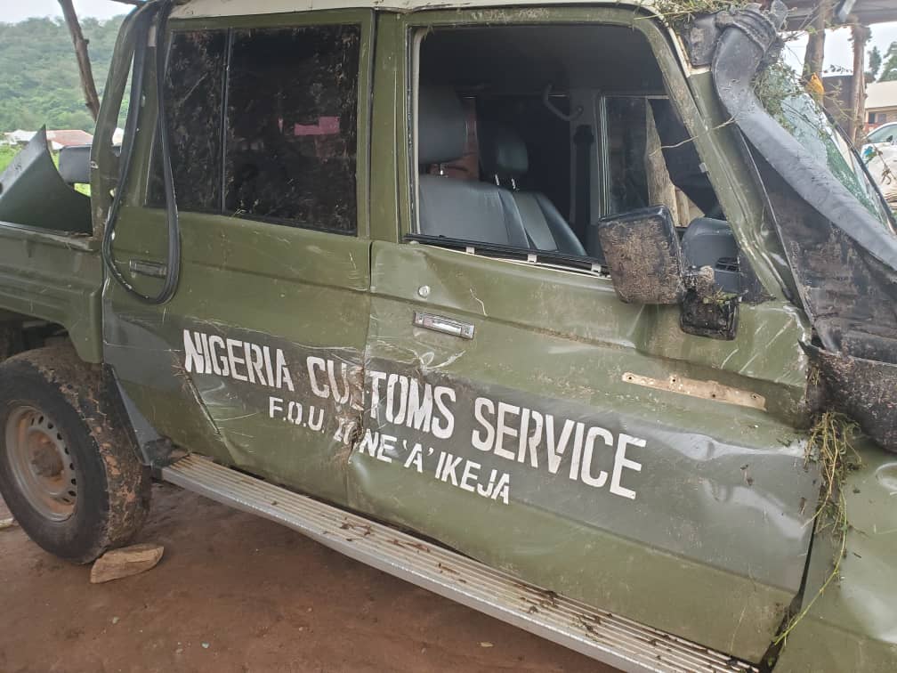 2 die, others injured as customs officers reportedly chase suspected smugglers