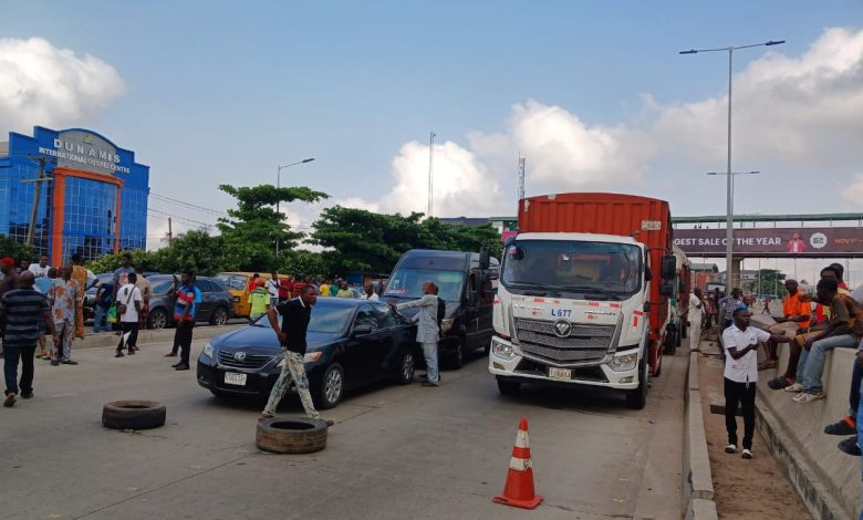 Pandemonium As Drivers Escaping LASTMA Crushes Cleaners To Death