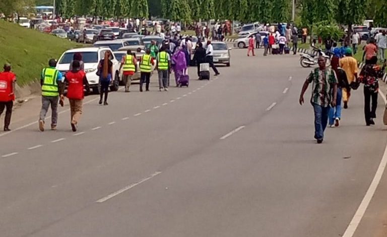 BREAKING: Angry NLC Members Lock Down Abuja Leaving Many Stranded (PHOTOS)