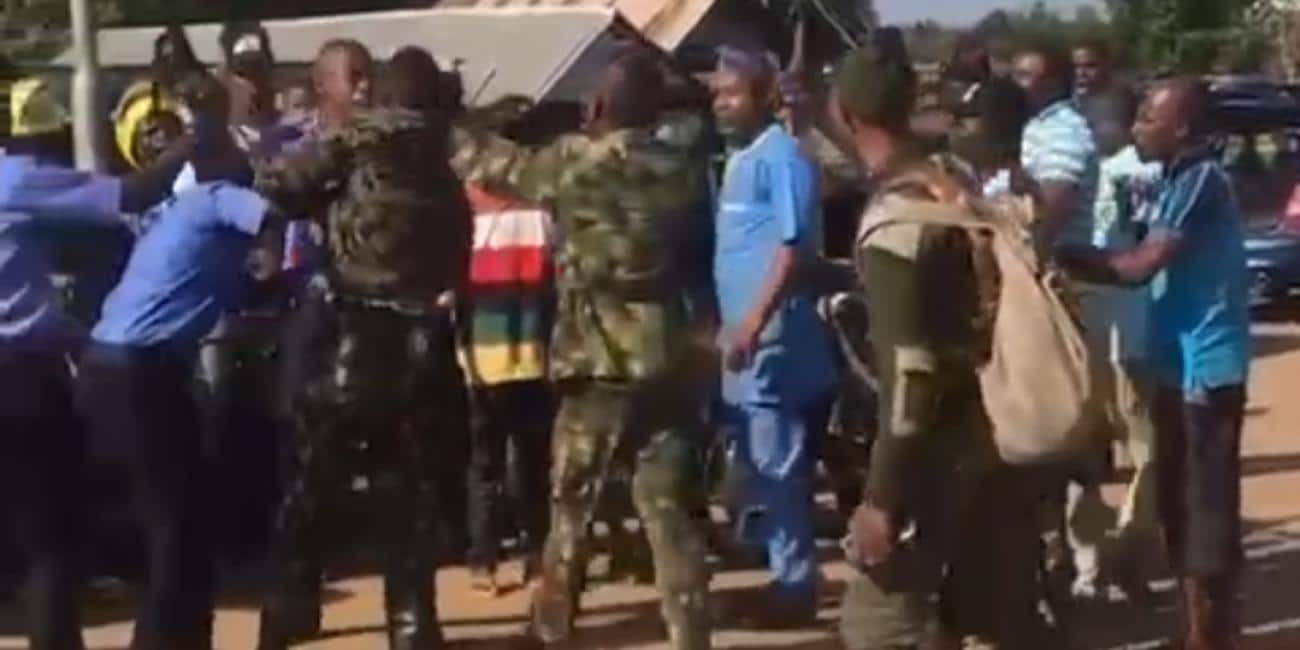 Tension As Gun-Wielding Policemen, Soldiers Publicly Engage In Serious Fight (VIDEO)