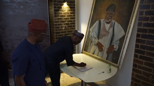 Governors AbdulRazaq, Makinde visit late Akeredolu's family, pay tribute to  his legacy | Western Post