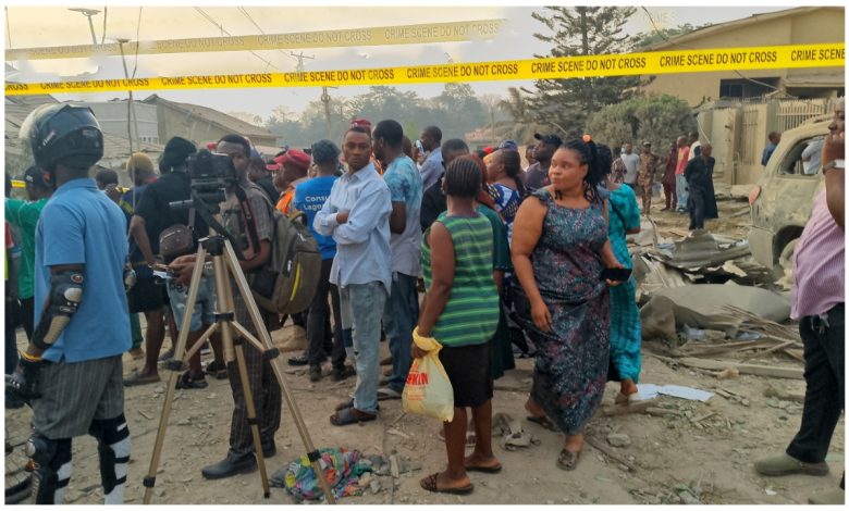 Residents Defy Risks, Troop Out To Scene Of Ibadan Blast (PHOTOS)