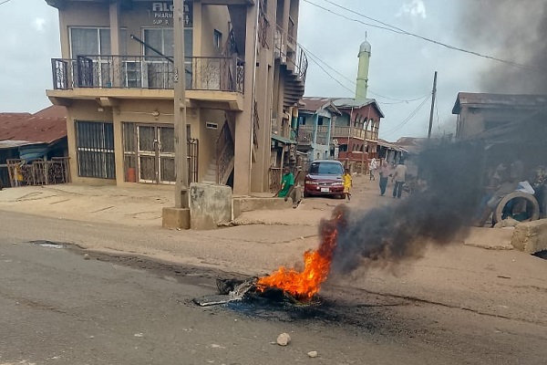 JUST IN: Pandemonium As Hunter Shots Man Dead In Osun, Plans To Dump Corpse