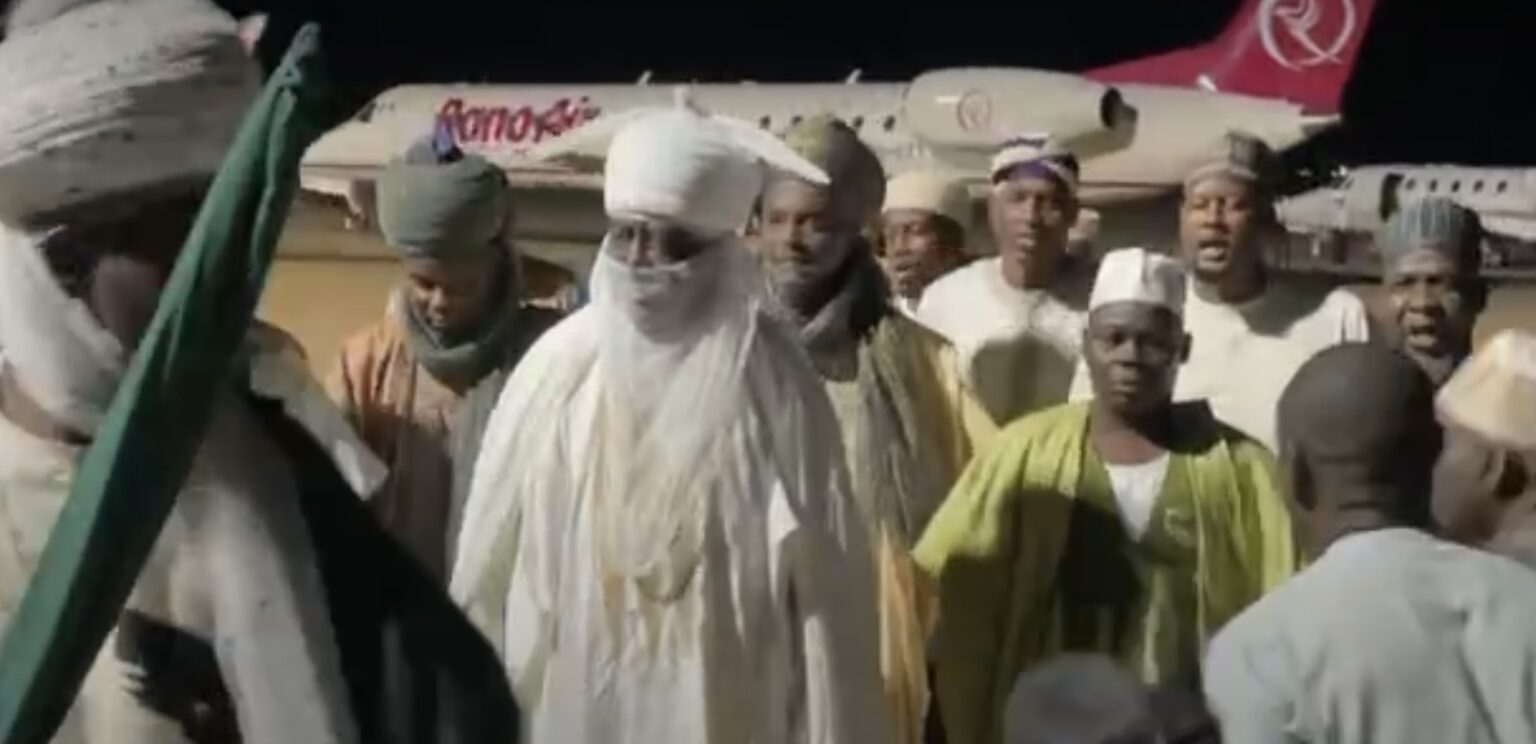 JUST-IN: Emir Sanusi II Takes Over Palace At Midnight As Deposed Bayero  Arrives Kano