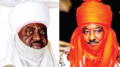 Drama As Emir Sanusi, Dethrone Emir Bayero Meet Kano District Heads In Separate Palaces (VIDEO)
