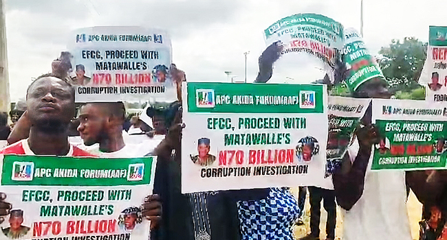 BREAKING: Protesters Storm EFCC HQ, Demand Probe Of Matawalle