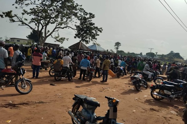  Angry Benue Youths Block Road After Herdsmen Attack On Residents
