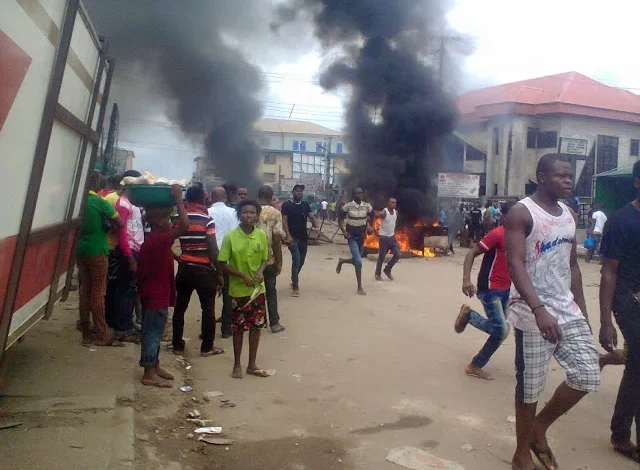 Angry Hausa Youths Storm Popular Market With Dangerous Weapons After Their Colleague Was Killed