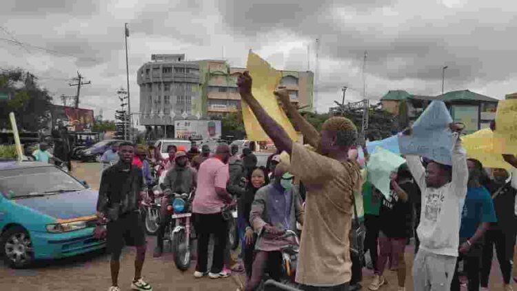 BREAKING: Tension In Ondo As Angry Youths Storm Streets Against EFCC Invasion