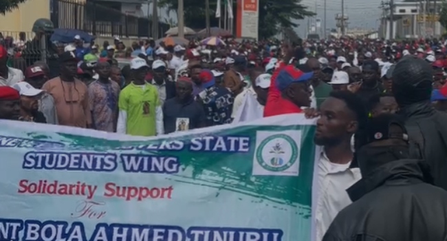 BREAKING: Sacked APC Chairman Leads Mage March In Rivers (PHOTOS)